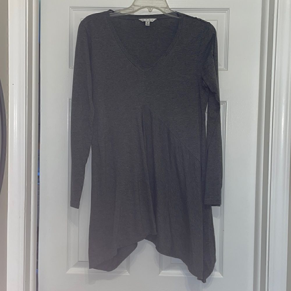 ✨CAbi #250 Gray Shark Bite Tunic Top